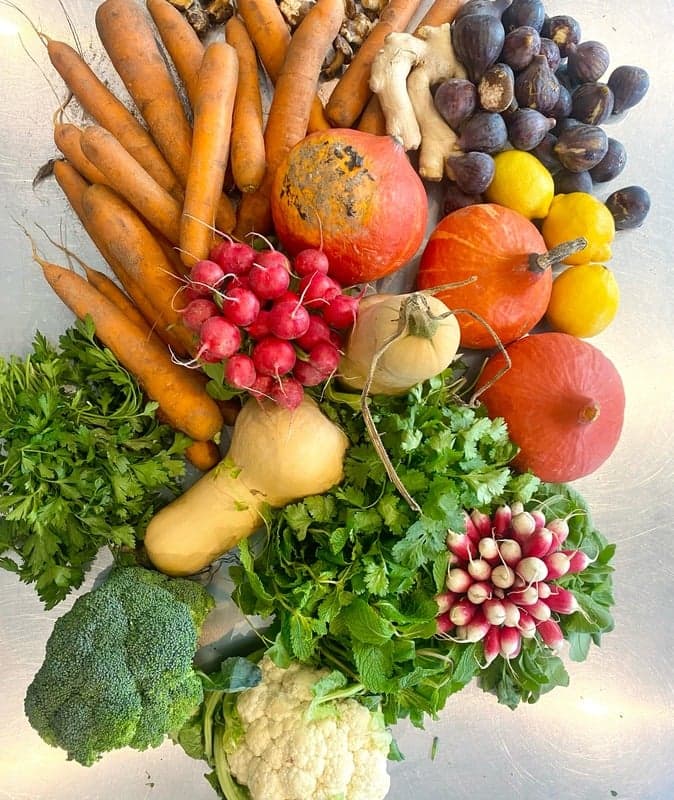 Assiette de légumes frais - Nutrition Île de Ré